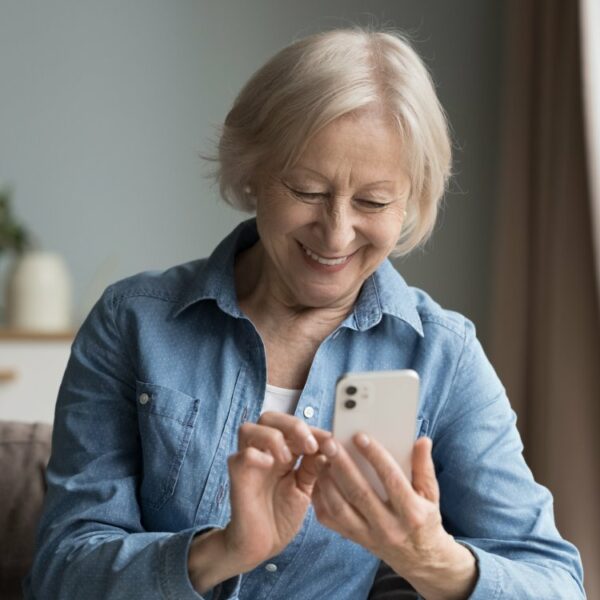Top senior-friendly cell phone plans and tips to choose